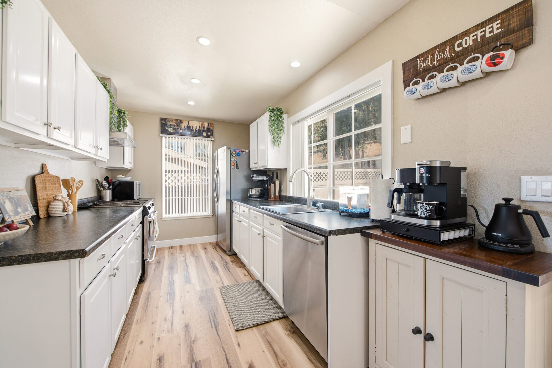 6395 Keystone Street · Dining Area